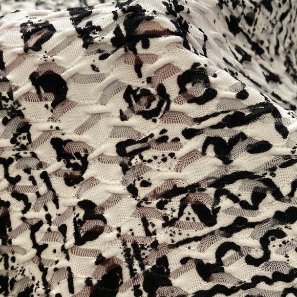 Coldwater Creel black and white top size M - Picture 6 of 6